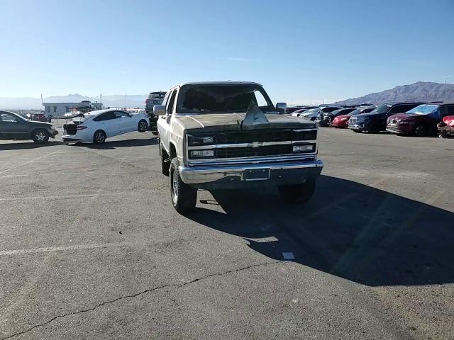 1989 Chevrolet Suburban - Image 11