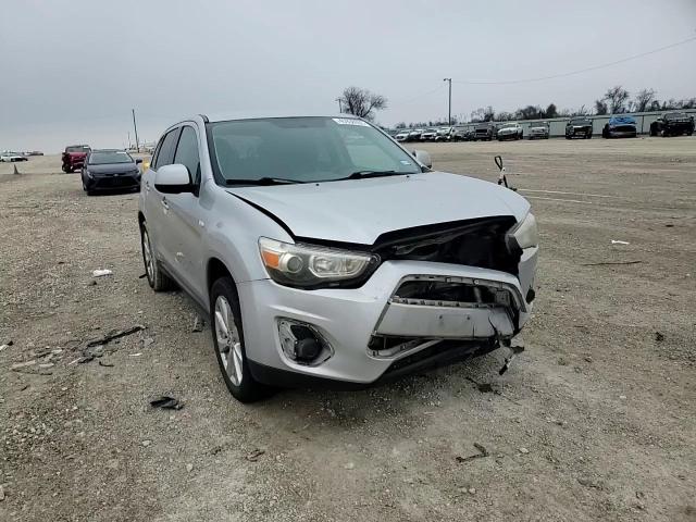 2013 Mitsubishi Outlander - Image 11