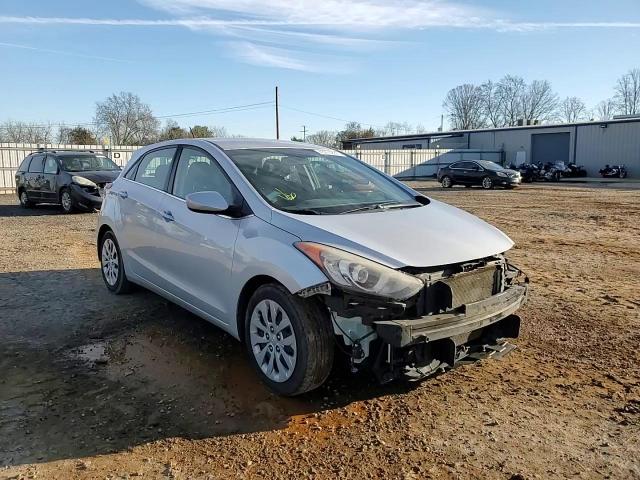 2017 Hyundai Elantra - Image 11