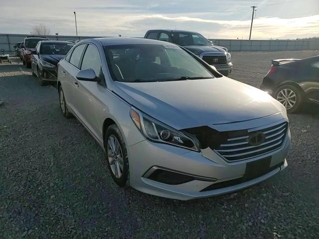2016 Hyundai Sonata - Image 11