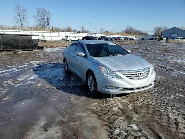 2011 Hyundai Sonata - Image 11