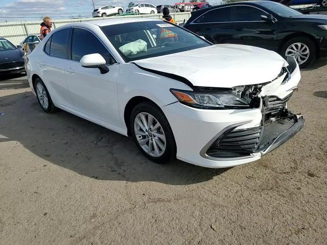 2021 Toyota Camry - Image 11