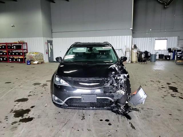 2017 Chrysler Pacifica - Image 12