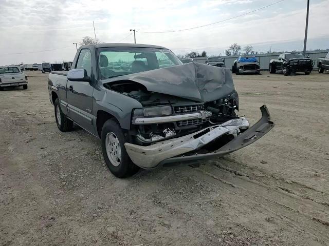 2002 Chevrolet Silverado - Image 11