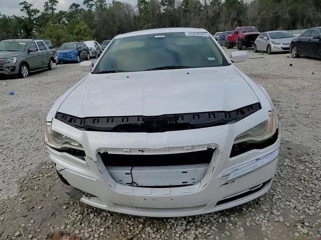 2013 Chrysler 300 - Image 13