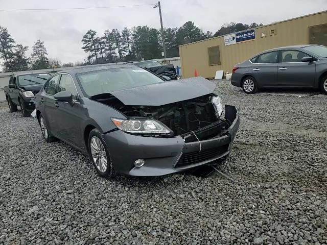 2013 Lexus ES - Image 13