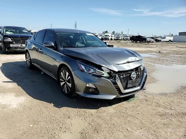 2021 Nissan Altima - Image 11
