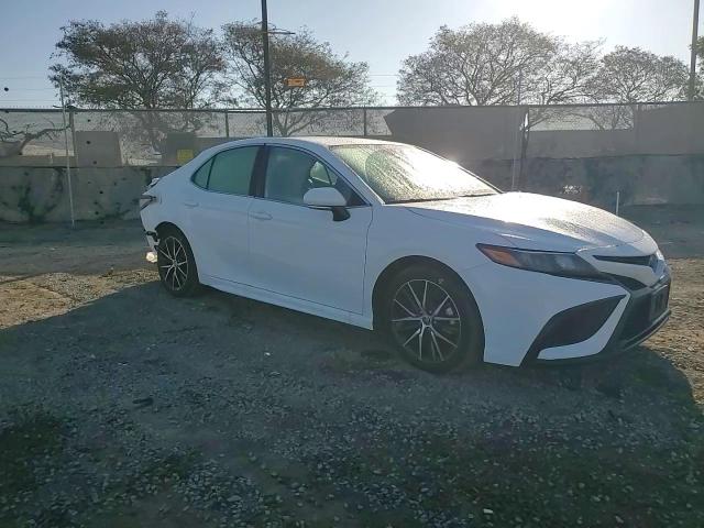 2022 Toyota Camry - Image 11