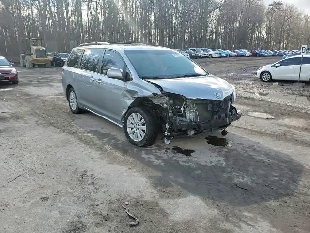 2012 Toyota Sienna - Image 14