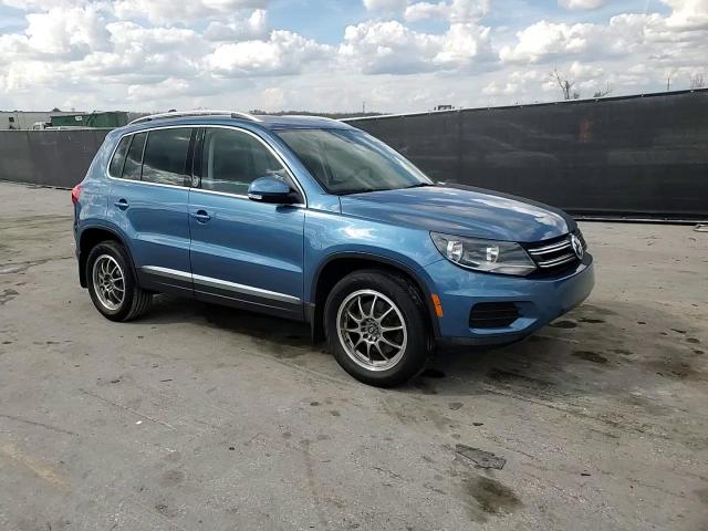 2017 Volkswagen Tiguan - Image 14