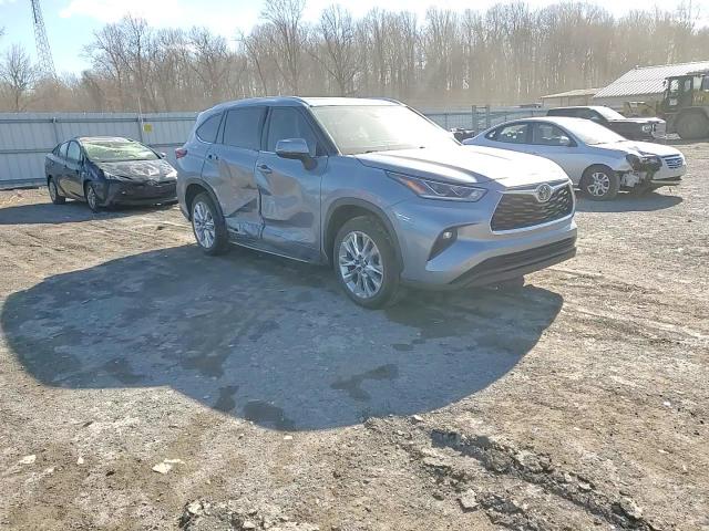 2021 Toyota Highlander - Image 12