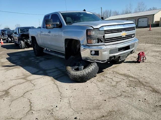 2015 Chevrolet Silverado - Image 11