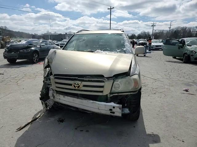 2004 Toyota Highlander - Image 11