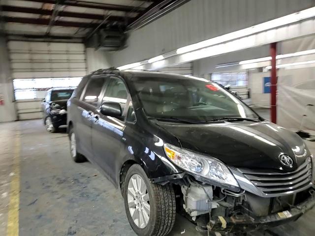 2016 Toyota Sienna - Image 12