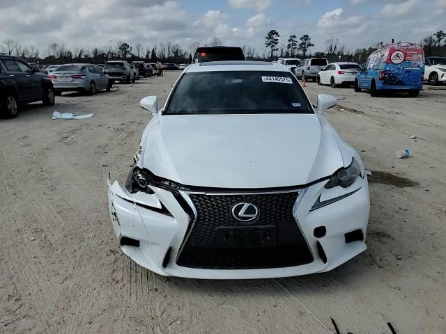2016 Lexus IS - Image 11
