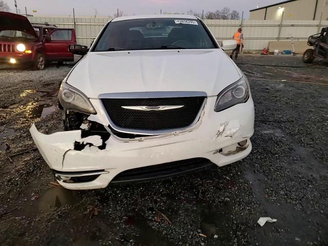 2013 Chrysler 200 - Image 14