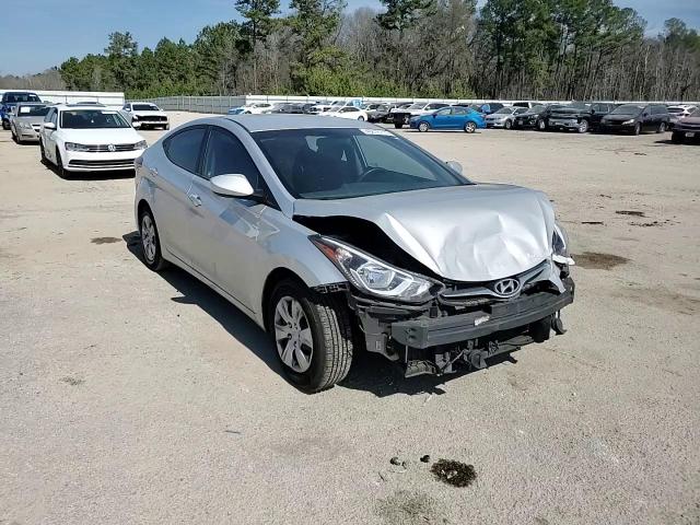2016 Hyundai Elantra - Image 10