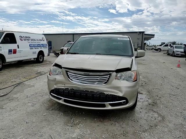 2013 Chrysler Town & Country - Image 14