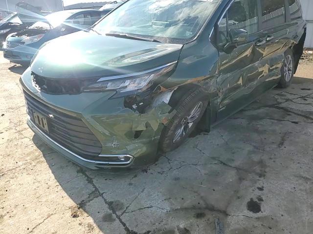 2021 Toyota Sienna - Image 10