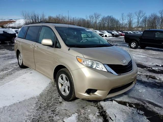 2011 Toyota Sienna - Image 11