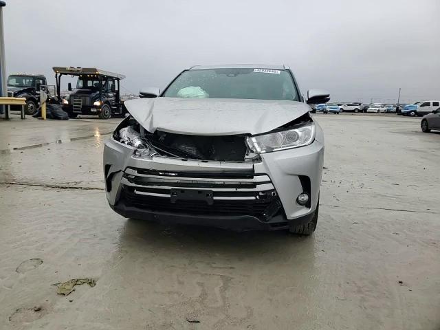 2019 Toyota Highlander - Image 12