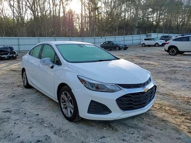 2019 Chevrolet Cruze - Image 11