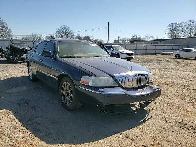 2007 Lincoln Town Car - Image 11