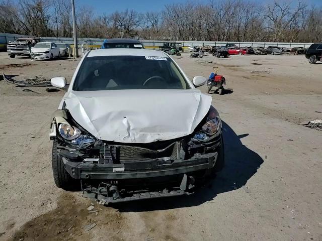 2013 Hyundai Elantra - Image 11