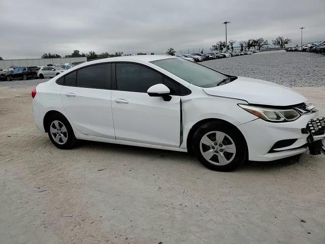 2018 Chevrolet Cruze - Image 10