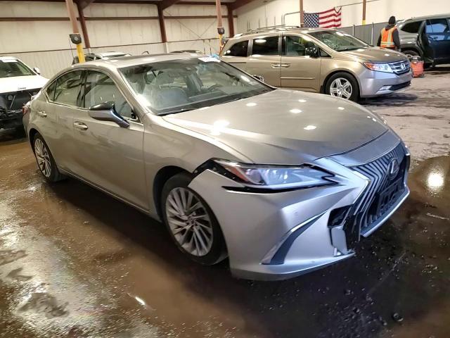 2019 Lexus ES - Image 14