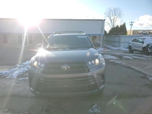 2019 Toyota Highlander - Image 11