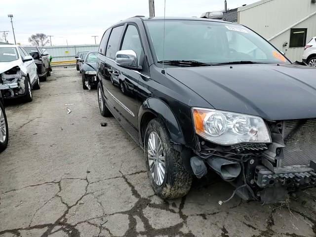2015 Chrysler Town & Country - Image 12