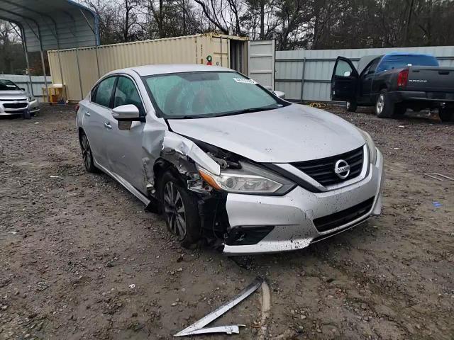 2017 Nissan Altima - Image 11