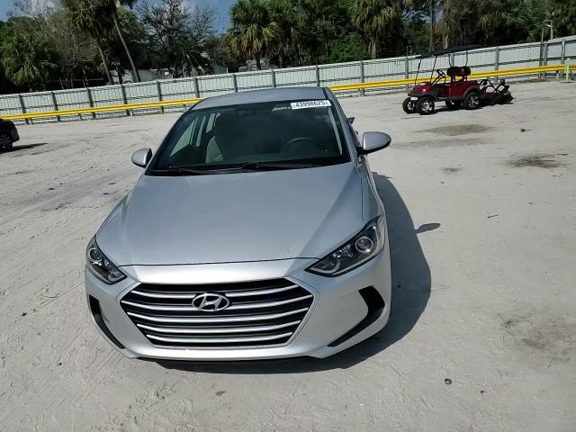 2018 Hyundai Elantra - Image 10