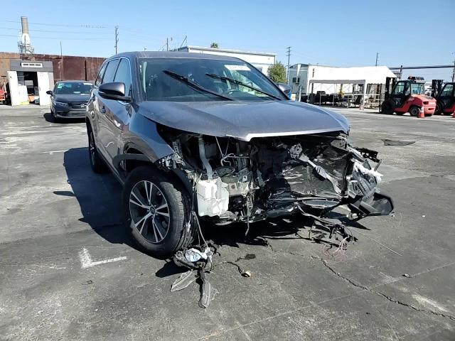 2017 Toyota Highlander - Image 12