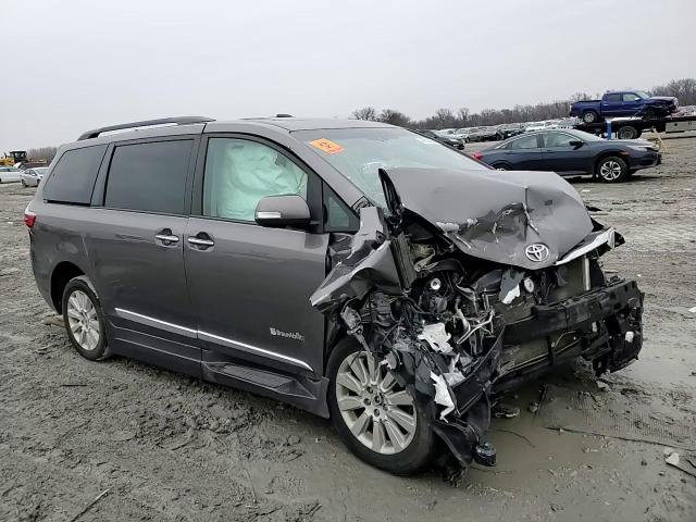 2016 Toyota Sienna - Image 11