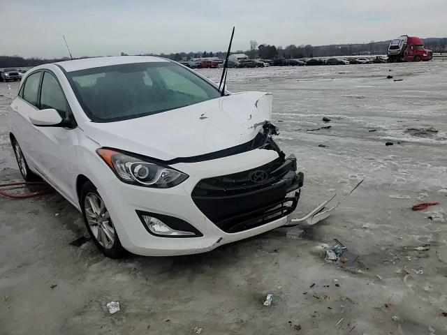 2014 Hyundai Elantra - Image 13