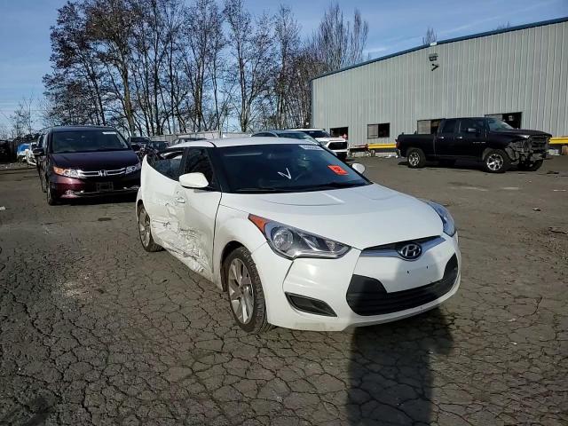 2016 Hyundai Veloster - Image 10