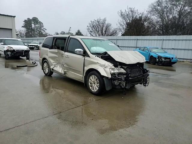 2013 Chrysler Town & Country - Image 11