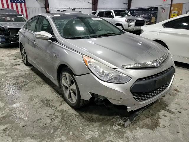 2012 Hyundai Sonata - Image 14