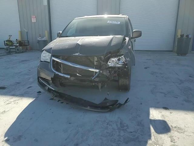 2015 Chrysler Town & Country - Image 11