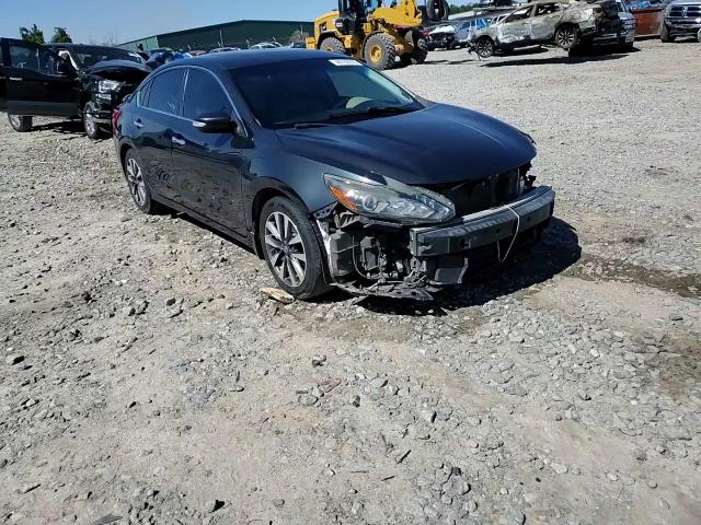 2017 Nissan Altima - Image 14
