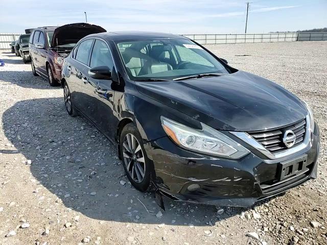 2017 Nissan Altima - Image 10