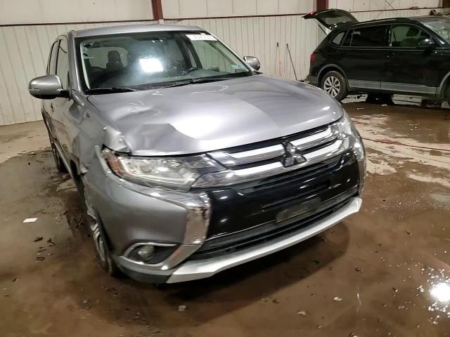 2017 Mitsubishi Outlander - Image 14