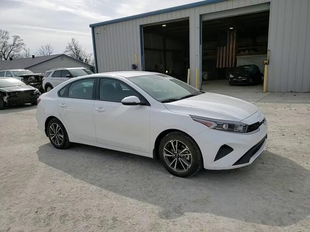 2023 Kia Forte - Image 11
