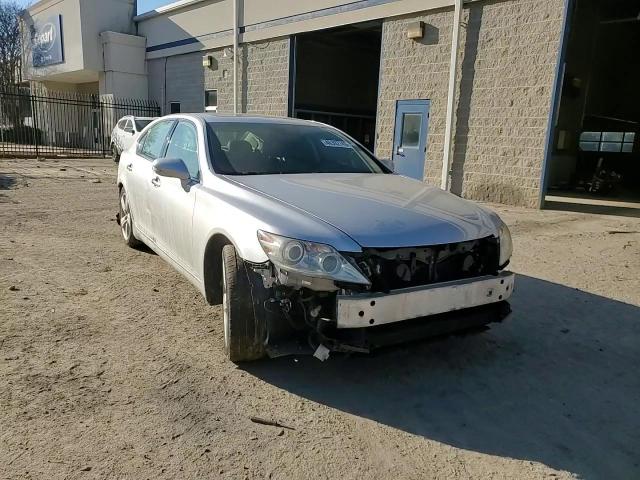 2010 Lexus LS - Image 11