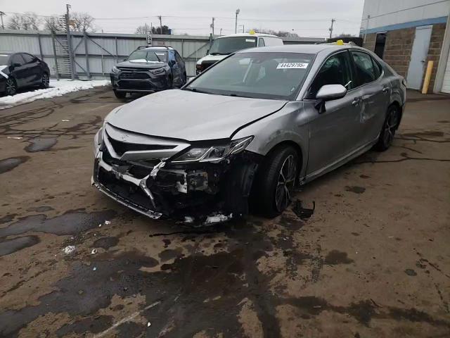 2019 Toyota Camry - Image 13