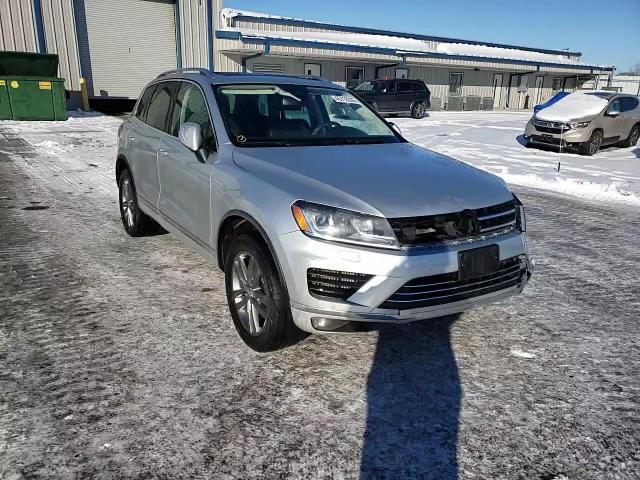 2016 Volkswagen Touareg - Image 12