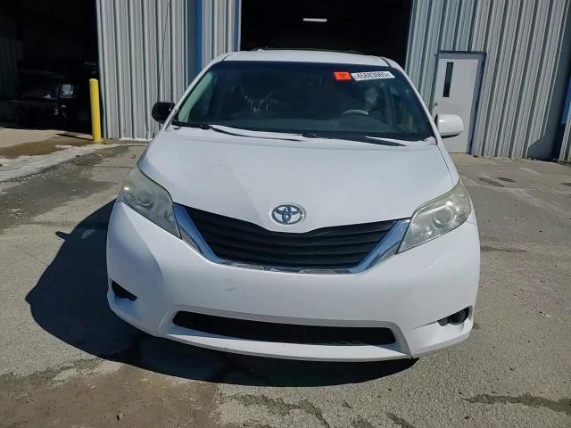 2014 Toyota Sienna - Image 11