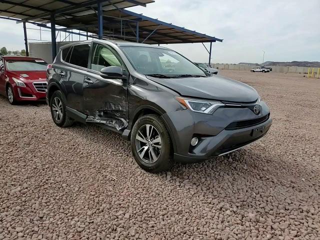 2018 Toyota RAV 4 - Image 12